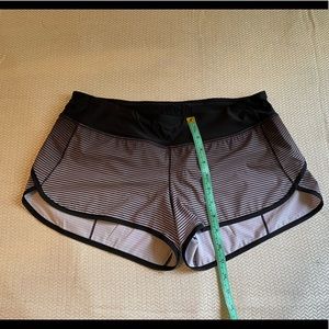 Like new Lululemon ladies short size 8